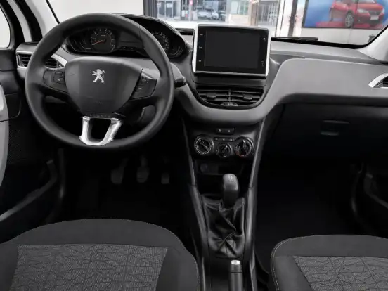 PEUGEOT-208-2018