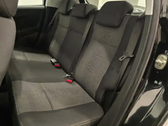 PEUGEOT-208-2017