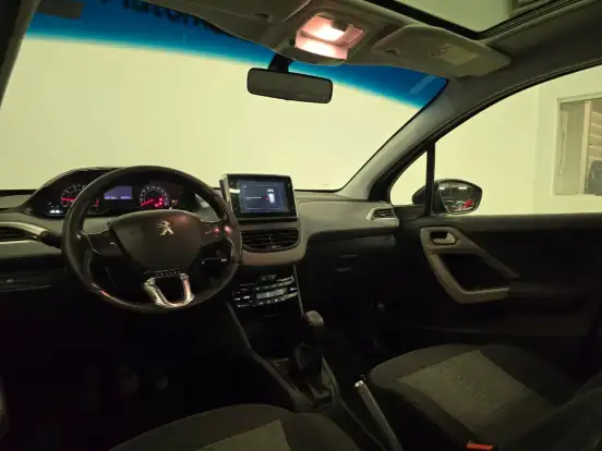 PEUGEOT-208-2017