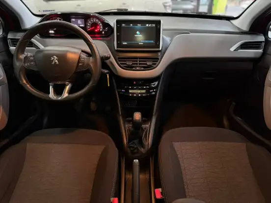 PEUGEOT-208-2019