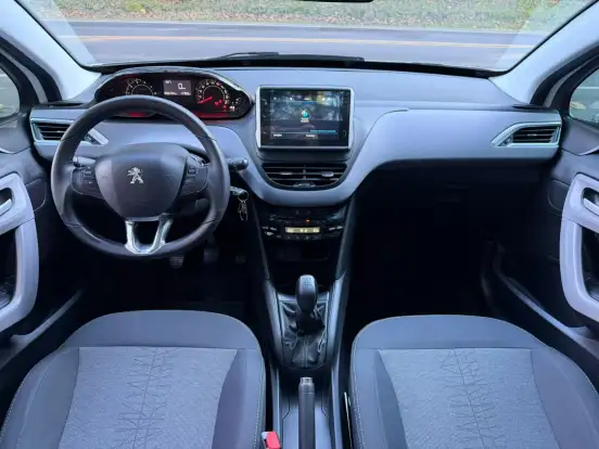 PEUGEOT-208-2018