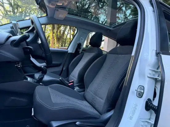 PEUGEOT-208-2018