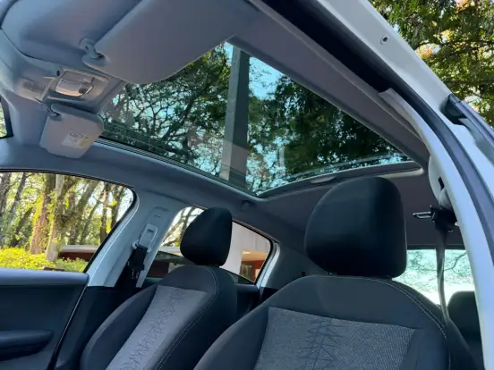 PEUGEOT-208-2018