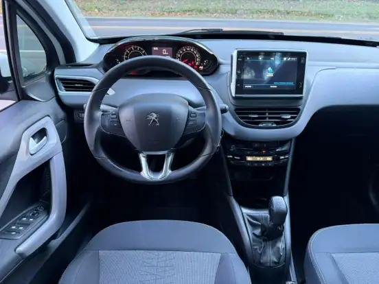 PEUGEOT-208-2018