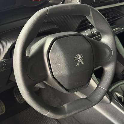 PEUGEOT-208-2023