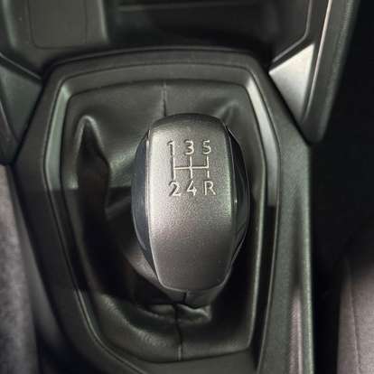 PEUGEOT-208-2023