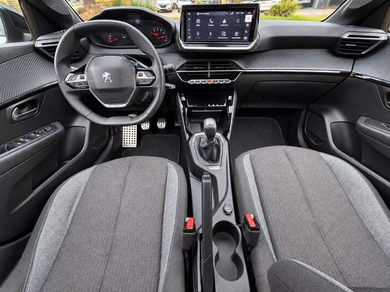 PEUGEOT-208-2023