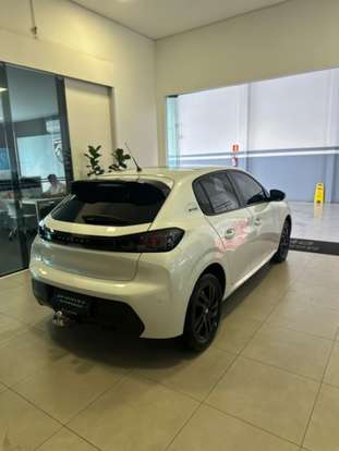 PEUGEOT-208-2023