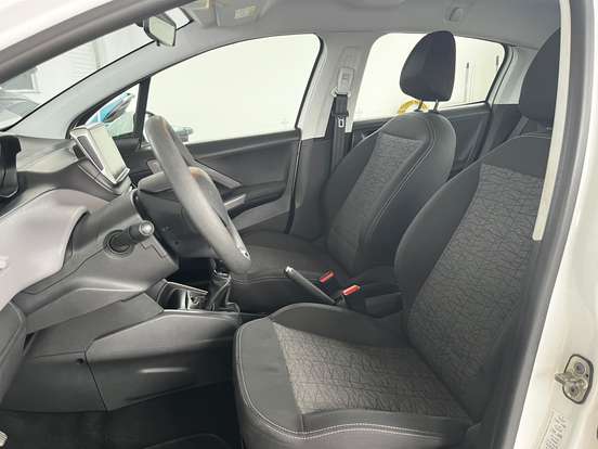 PEUGEOT-208-2018