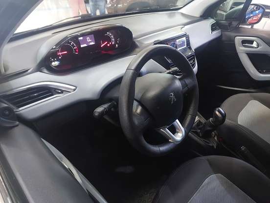 PEUGEOT-208-2013