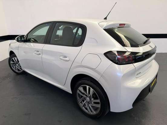 PEUGEOT-208-2022