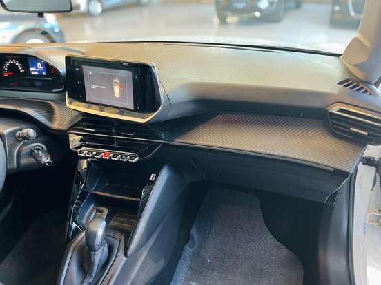 PEUGEOT-208-2022