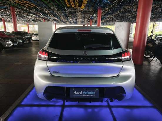 PEUGEOT-208-2021