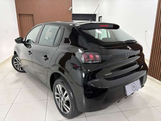 PEUGEOT-208-2021