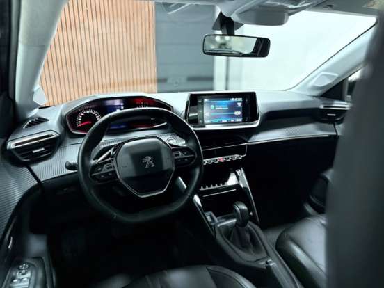 PEUGEOT-208-2021