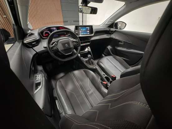PEUGEOT-208-2021