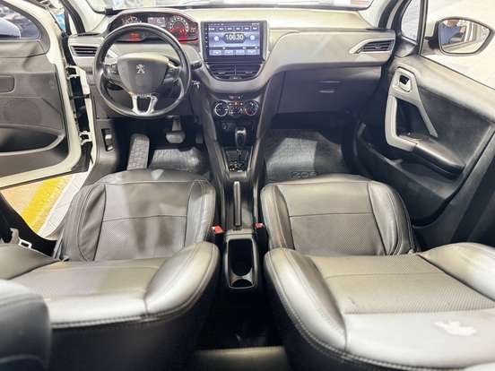 PEUGEOT-208-2018