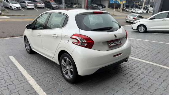 PEUGEOT-208-2013