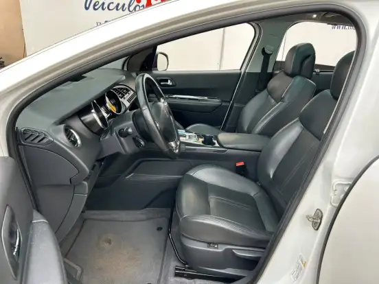 PEUGEOT-3008-2015