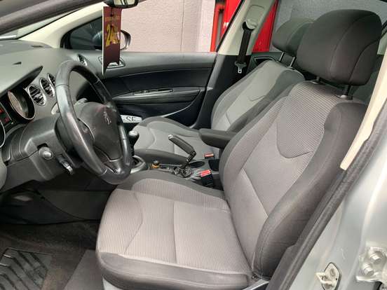 PEUGEOT-308-2012
