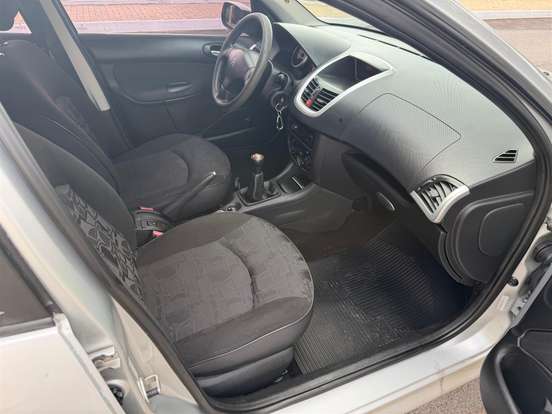 PEUGEOT-207-2010