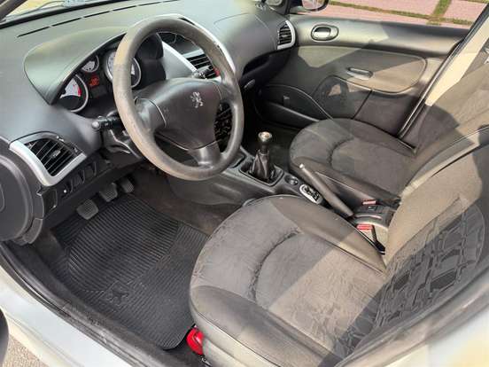 PEUGEOT-207-2010