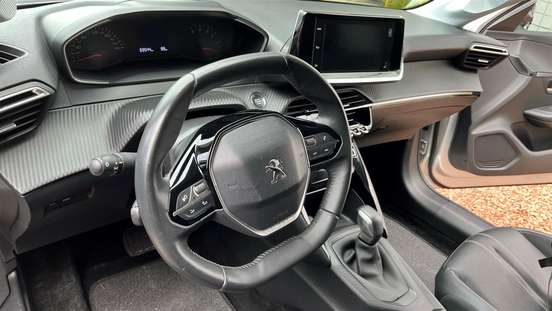 PEUGEOT-208-2021