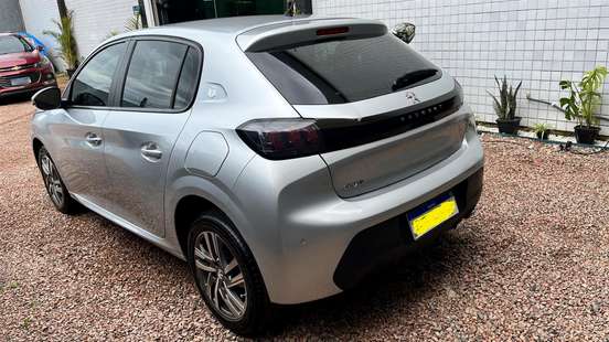 PEUGEOT-208-2021