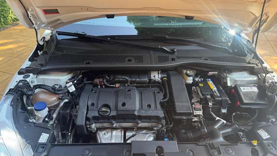 PEUGEOT-208-2021