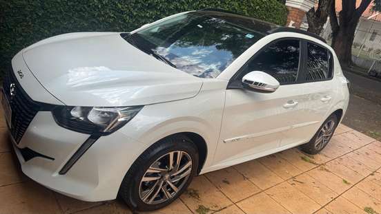 PEUGEOT-208-2021