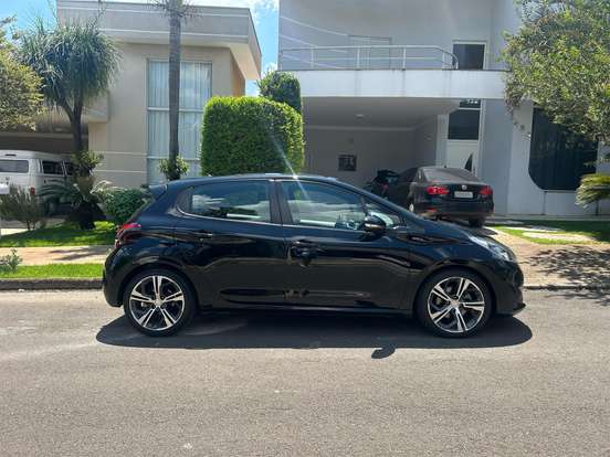 PEUGEOT-208-2017