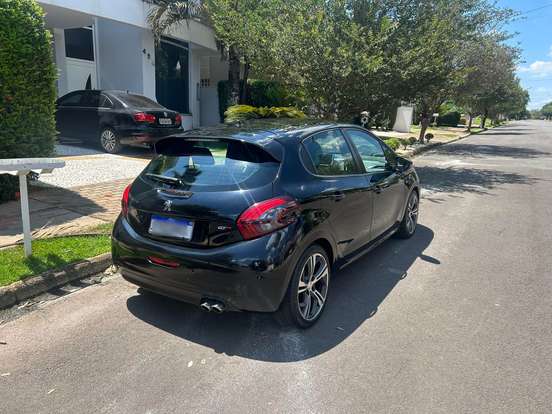PEUGEOT-208-2017