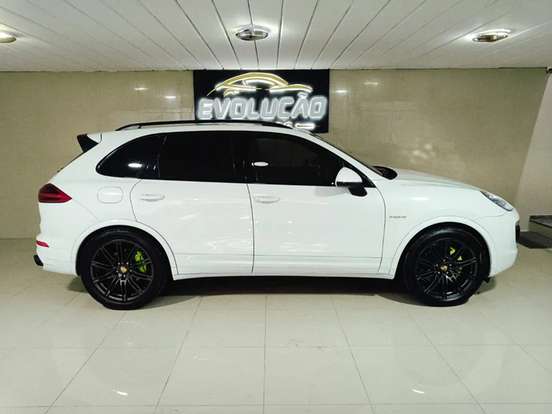 PORSCHE-CAYENNE-2017