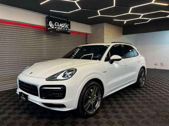 PORSCHE-CAYENNE-2023