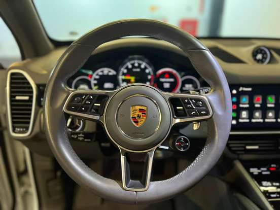 PORSCHE-CAYENNE-2023