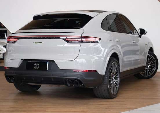 PORSCHE-CAYENNE-2022