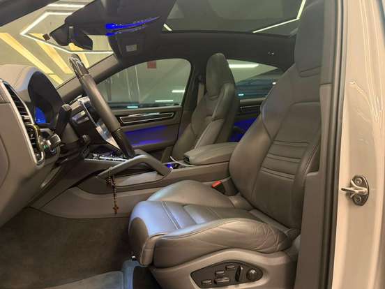 PORSCHE-CAYENNE-2023