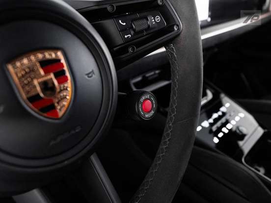 PORSCHE-CAYENNE-2023