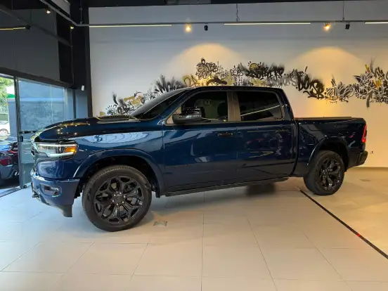 RAM-1500-5.7 V8 GASOLINA LIMITED NIGHT EDITION CD 4X4 AUTOMÁTICO RAM-1500-2023