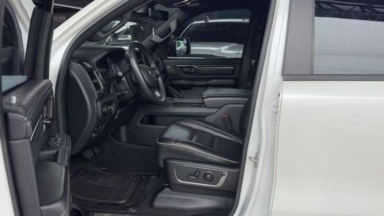 RAM-1500-5.7 V8 GASOLINA LIMITED NIGHT EDITION CD 4X4 AUTOMÁTICO RAM-1500-2023