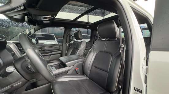RAM-1500-5.7 V8 GASOLINA LIMITED NIGHT EDITION CD 4X4 AUTOMÁTICO RAM-1500-2023
