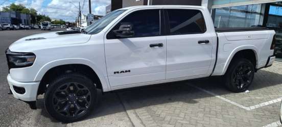 RAM-1500-5.7 V8 GASOLINA LIMITED NIGHT EDITION CD 4X4 AUTOMÁTICO RAM-1500-2023