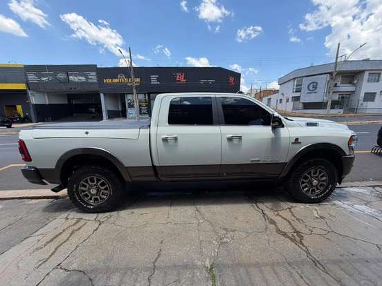 RAM-3500-6.7 I6 TURBO DIESEL LIMITED LONGHORN CD 4X4 AUTOMÁTICO RAM-3500-2022