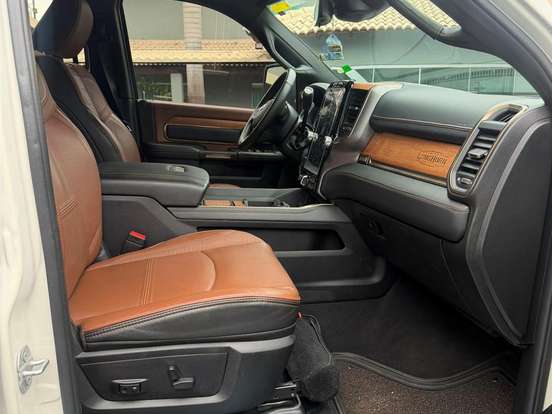 RAM-3500-6.7 I6 TURBO DIESEL LIMITED LONGHORN CD 4X4 AUTOMÁTICO RAM-3500-2024