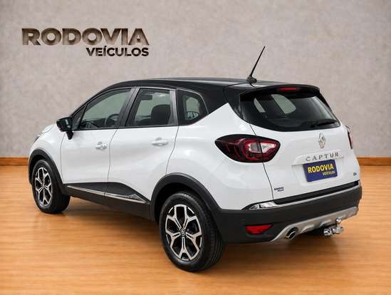 RENAULT-CAPTUR-2021