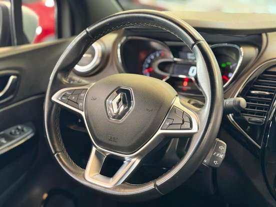 RENAULT-CAPTUR-2021