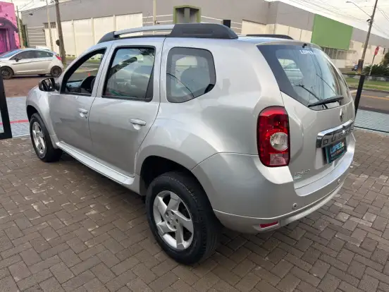 RENAULT-DUSTER-2012