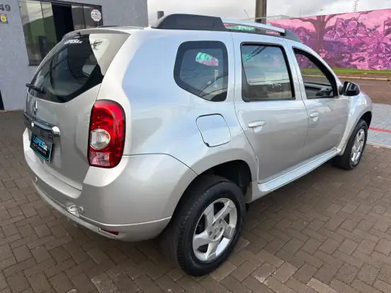 RENAULT-DUSTER-2012