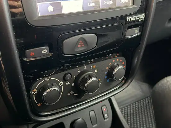 RENAULT-DUSTER-2014