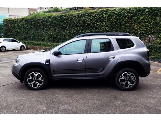 RENAULT-DUSTER-2023